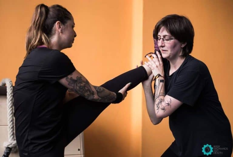 Combien De Temps Pour Apprendre Le Grand Ecart Faut-il avoir une bonne mobilité, souplesse pour pratiquer le Krav Maga